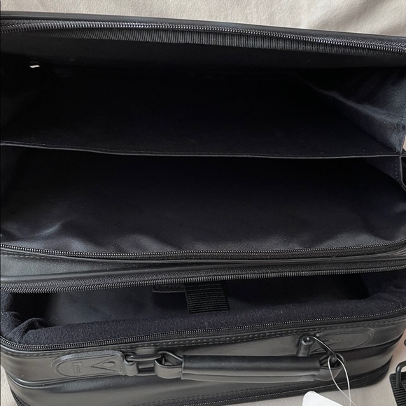 NWT TARGUS  Black Universal notebook Laptop Bag. - Picture 7 of 8